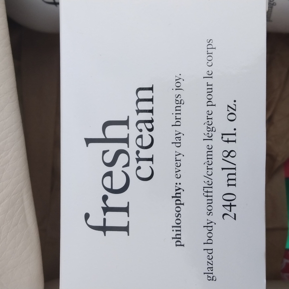 Fresh cream Holiday Collection with rare G.I.L.I. Leather Zip Tassel Wristlet - Picture 4 of 11